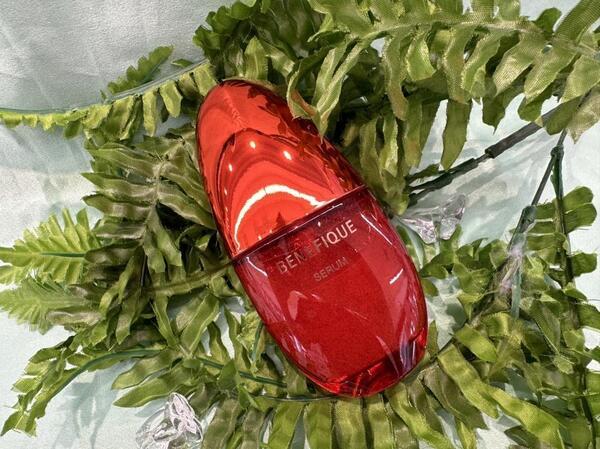 赤い実の美容液「ベネフィークセラム」誕生。